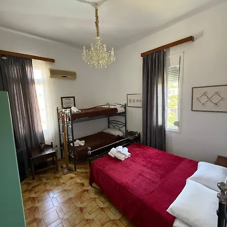 Tower Traditional Pool Case de vacanță Kremastí