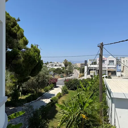 Tower Traditional Pool Tatil Evi Kremastí