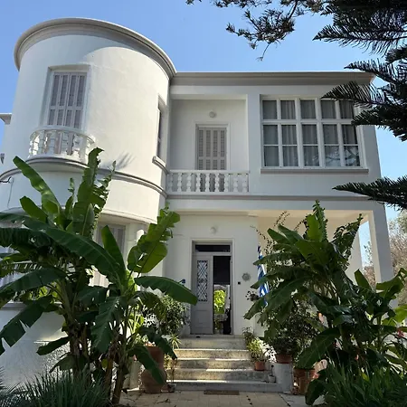 Tower Traditional Pool بيت للعطل