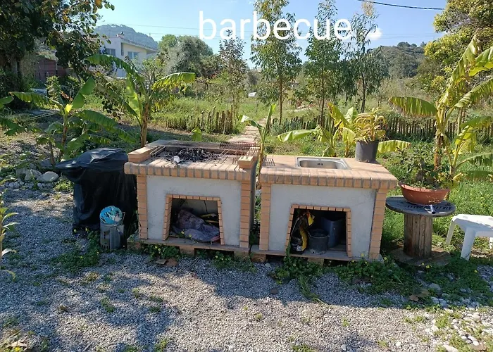 Tower Traditional Pool بيت للعطل Kremastí