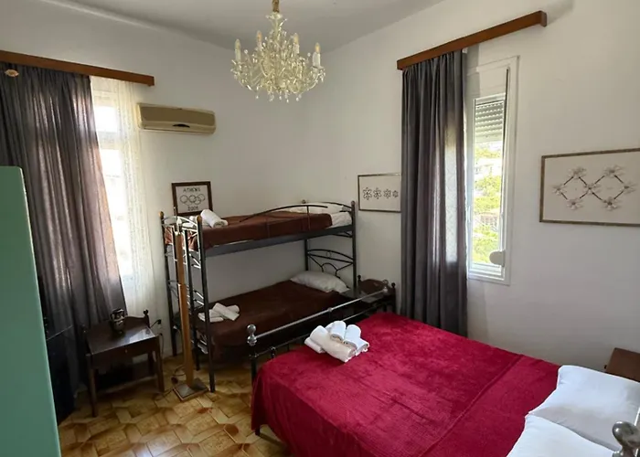 Tower Traditional Pool بيت للعطل Kremastí