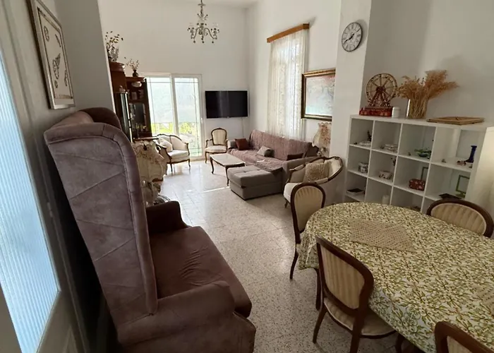 Tower Traditional Pool بيت للعطل