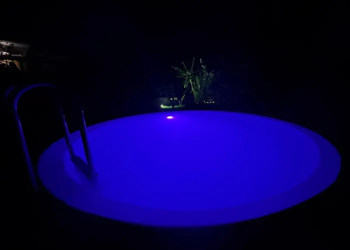 بيت للعطل Tower Traditional Pool